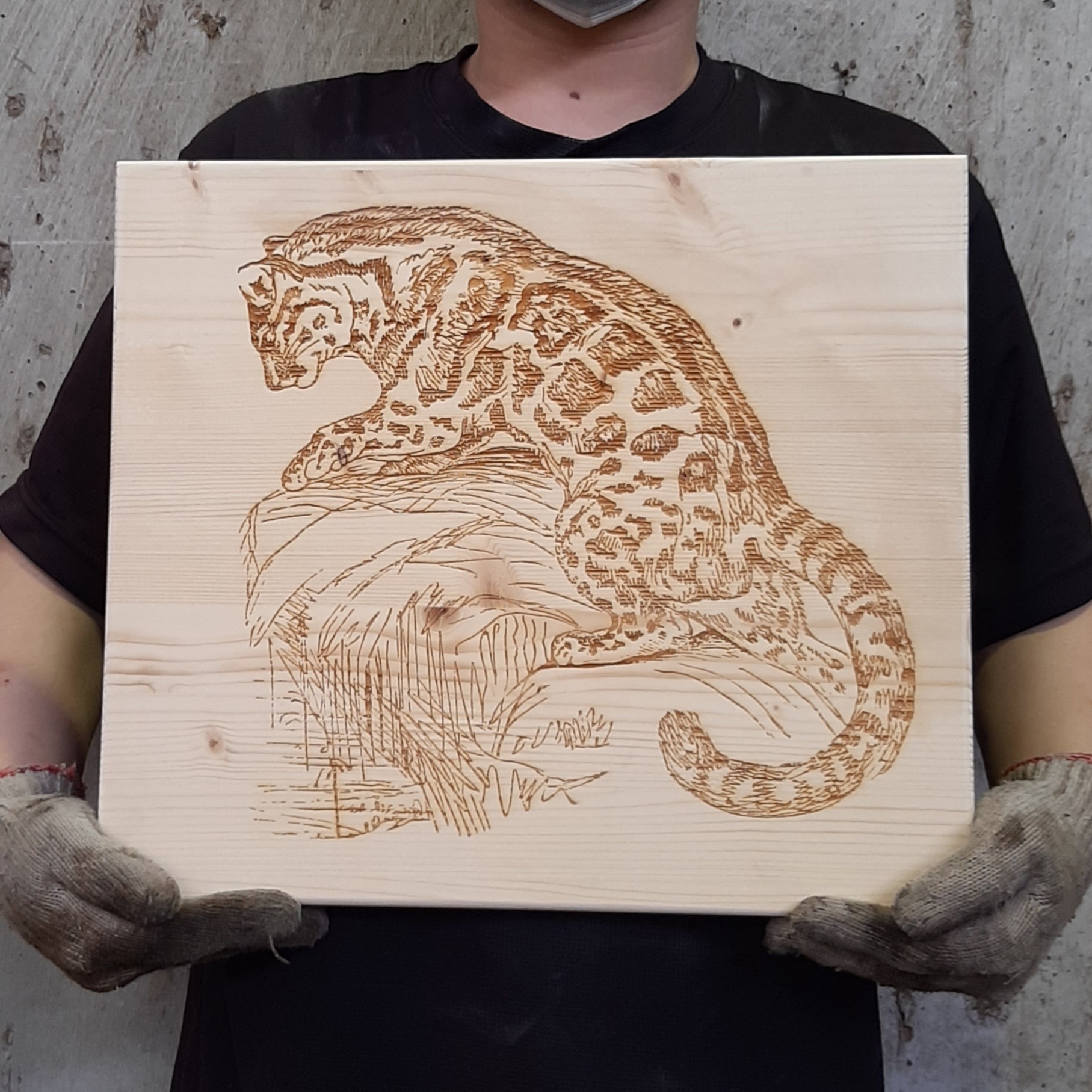 蠹 - Nerd 雷射雕刻木作 — 石虎深度雷雕木板，手持展示